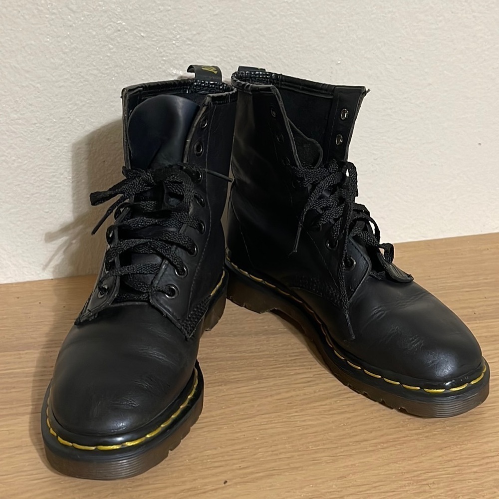Made In England Vintage Dr Doc Martens 1460   8Eye Black Boots Womens Si…